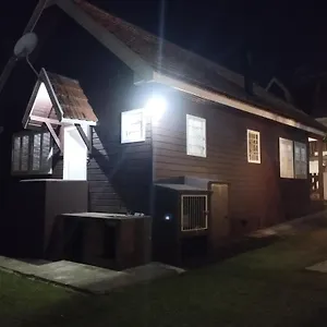  Casa de Férias Chale De Madeira - Lareira E Fogueira---lindo Gramado Com Mesa Cafe Da Manha, Churrasqueira E Fogueira